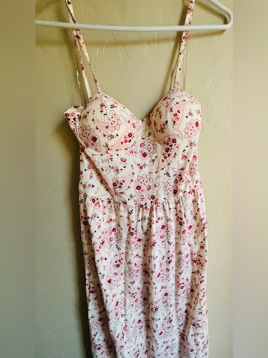 Lily Rose Dresses & Skirts - Lily Rose White Paisley Dress with Pink Floral Accents Women’s Size Medium
